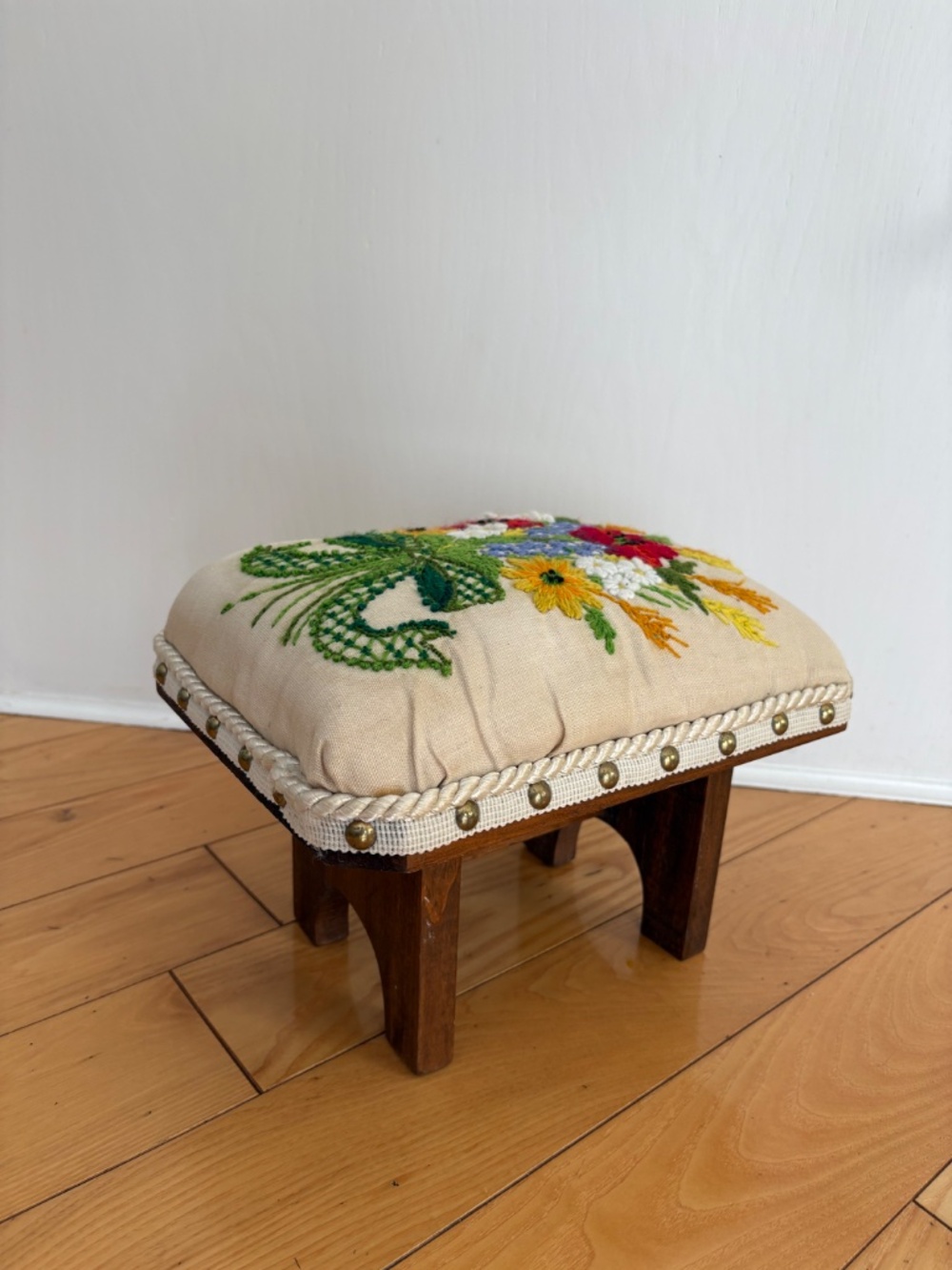 Vintage Hand Embroidered Footstool Cottagecore Needlepoint Wooden Cricket Stool - Picture 3 of 14